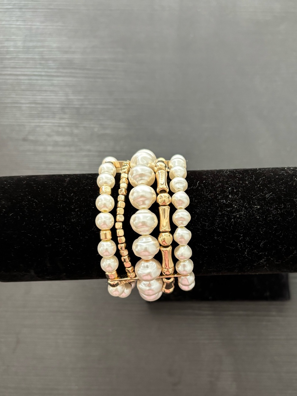 Lilly Pulitzer gold and pearl stretch bracelet - Picture 5 of 7